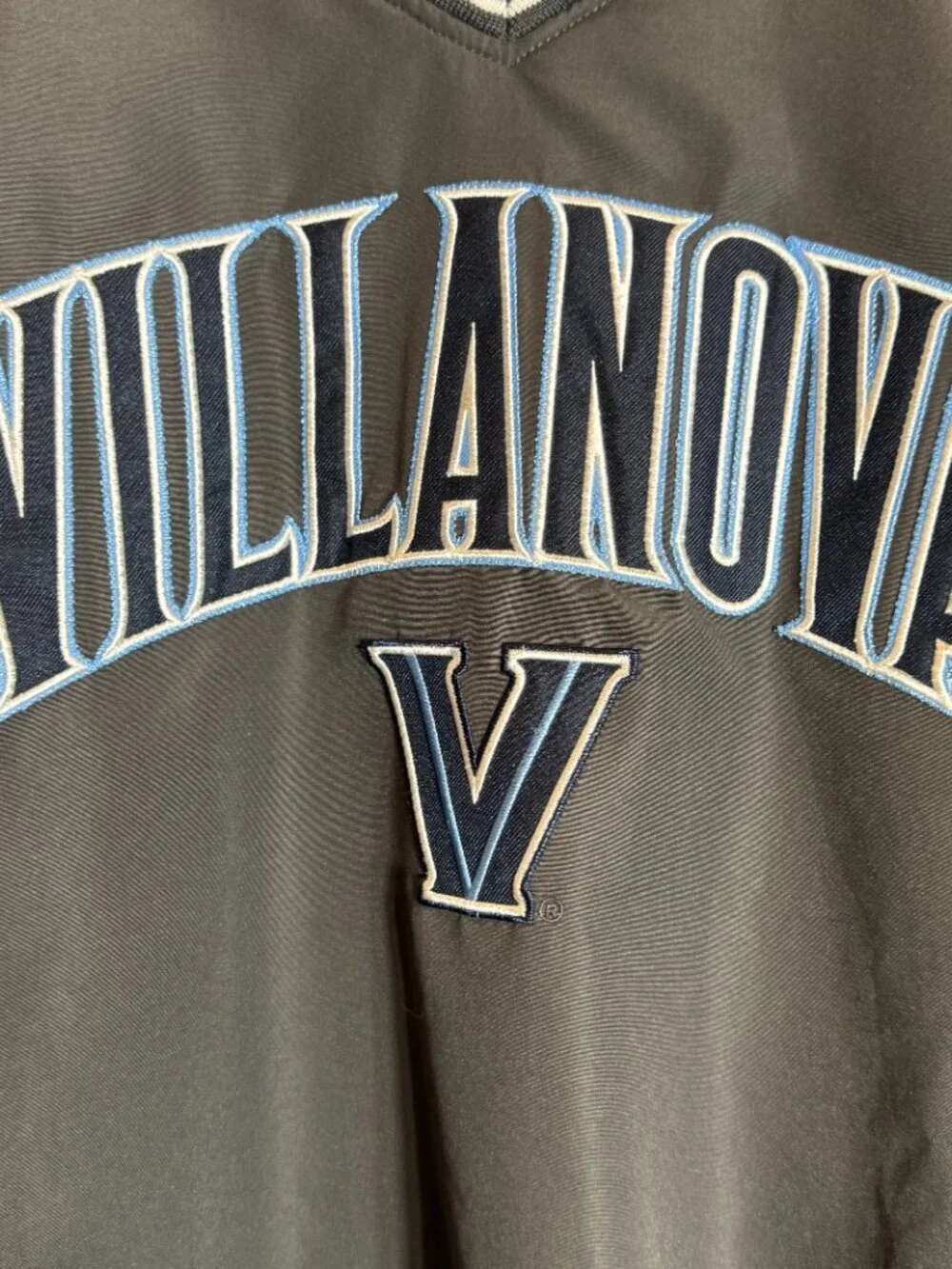 Villanova University Wildcats V-Neck Windbreaker Jacket Men's Medium Gray Sports